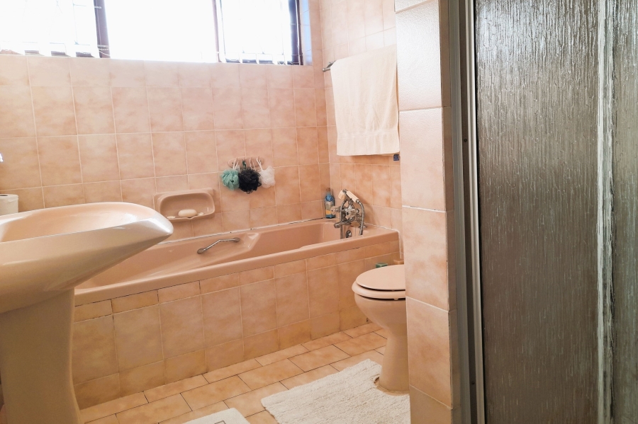 4 Bedroom Property for Sale in Walmer Downs Eastern Cape